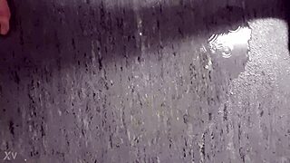 Secretly pissing at work in german