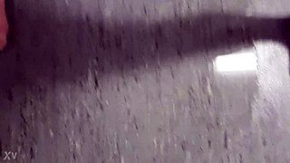 Secretly pissing at work in german