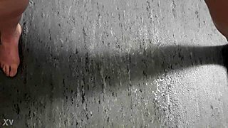 Secretly pissing at work in german