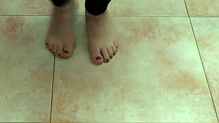 I watch sexy feet dancers performing.