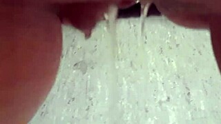 Secretly pissing at work in german