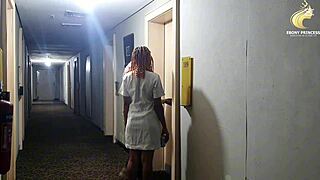 Jururawat hitam rayu temubual naik pangkat dengan pesona halus