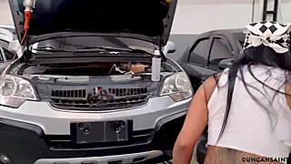 his car broke down but he got lucky with a brunette deepthroating his big cock 😏