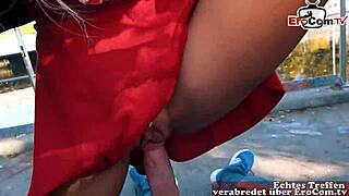 Echtes Deutsches Blind Date auf der Straße mit Dünner Blonder Milf Schlampe!