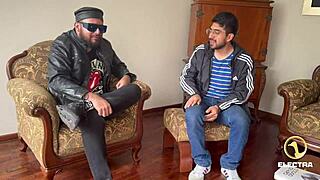 servant venezolana rubia de grandes pechos es follada por viejo y este hace debutar a su hijo a la vez