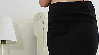 erin bounces big boobs while masturbating in bed