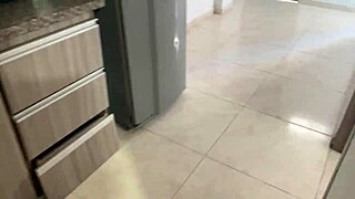 me follo a mi hermanastra estando solos en casa