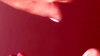 Dostávam close-up japonský orál od peknej amatérky