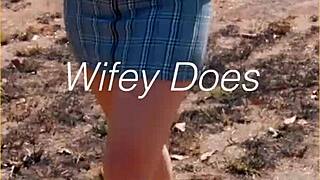 Milf Flashes Her Shaved Pussy in Public Skirt 😈