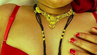 Индийская мачеха жёстко трахается с жаждущим пасынком в секрете