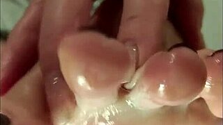 Worship My Barefoot Feet and Toes