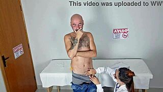 Doutora performs admission exam and gets aroused for blowjob in hospital