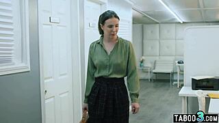 I fuck my assistant Anna with strapon