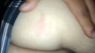 Does Mamiflorecita enjoy feeling it deep in her vagina at home?