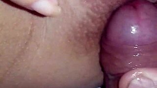 Gozei na siririca esfregando o pau no cu