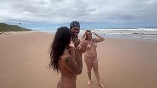 amigas fodem na praia admirando natureza