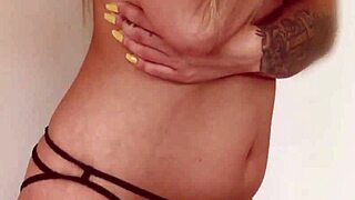 Lesbian babes stimulating pussy with toys and oral pleasure