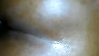 Preta sentando com o rabo for anal blowbang and assfucking