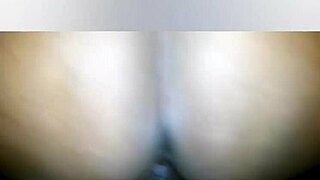 Preta sentando com o rabo for anal blowbang and assfucking