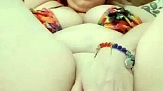 milf spreads big pussy lips for anal consolo