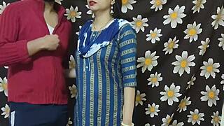 Jiju, jebi me nežno ali mi boš raztrgal tesno pičko v hindijskem zvoku