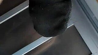 golli702 delivers an intense performance with raw energy and focus