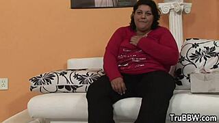 Plumper rewards pervert with sex.