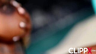 Gogo Fukme twerks and fucks Isiah Maxwell 😍🍑