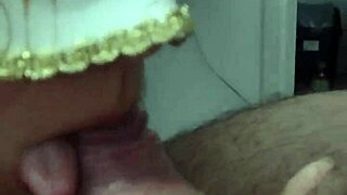 i gived my wife a quik blowjob, she's so hot n slutty!