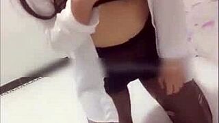 Watch this teen girl give chinese blowjob?