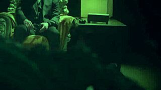 Сет Гамбъл чука Мади Мей и Мелиса Стратън в тройка