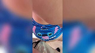 MI CUÑADA SE HACE LA QUE NO QUIERE PERO TERMINA EN CUATRO Y GIMIENDO COMO PERRA NOS TOCARON LA PUERTA CASI NOS PILLAN