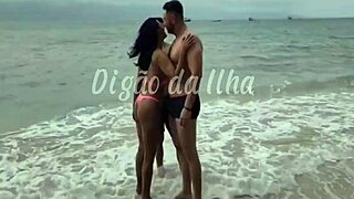 Comi a desconhecida na areia da praia com meu amigo bruno abate.
