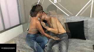 la cachonda de mi hermanastra acepta que me la folle bien duro en su casa