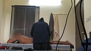 Man flashes dick to spa girl during massage