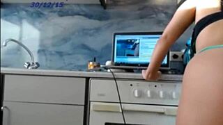 sexy dea squirts on live webcam