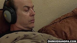 Daisy Lee Gives Older Guy Deepthroat Blowjob And Cum In Mouth