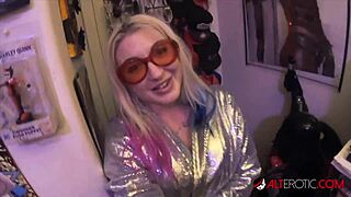 Leya Falcon masturbates with toys during quarantine