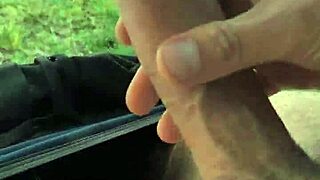 Dick Flash Me Bajo Los Pantalones Al Aire Libre Esperando Que Alguien Pase Y Vea Mi Enorme Polla