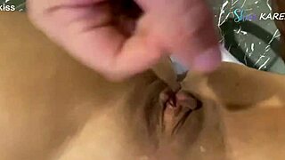 Dois amigos do corno gozando na minha buceta