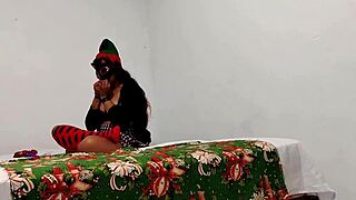 hey, check out the cousin using a vibrator on herself