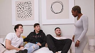 Mi Compañera de Piso Ebonhy Quiere Una Fiesta Española con los Hermanos Bud