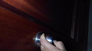 Encuentro A La Mama De Mi Mejor Amigo En La Habitacion Y Me Aprovecho Que Esta Caliente