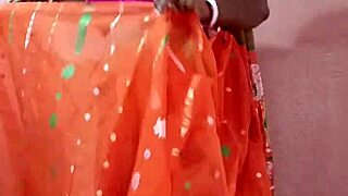 Beautiful Indian Brunette Wears Saree in Amateurs Scene