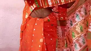 Beautiful Indian Brunette Wears Saree in Amateurs Scene