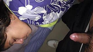 Encuentro A La Mama De Mi Mejor Amigo En La Habitacion Y Me Aprovecho Que Esta Caliente