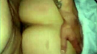 Linda Scort Es Grabado Mientras Trabaja Haciendo Muchas Posiciones