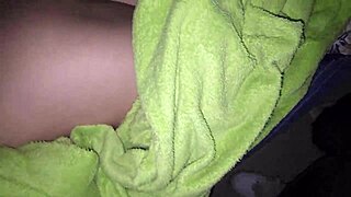 Encuentro A La Mama De Mi Mejor Amigo En La Habitacion Y Me Aprovecho Que Esta Caliente