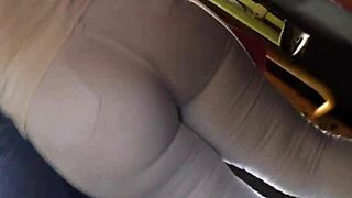 Look at this hot girl on the bus