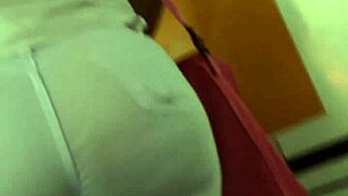 Look at this hot girl on the bus